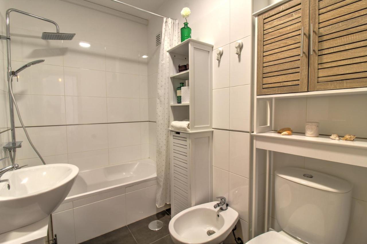 Center Location, Ac, Swimming Pool, And Parking Apartment Olhao Bagian luar foto